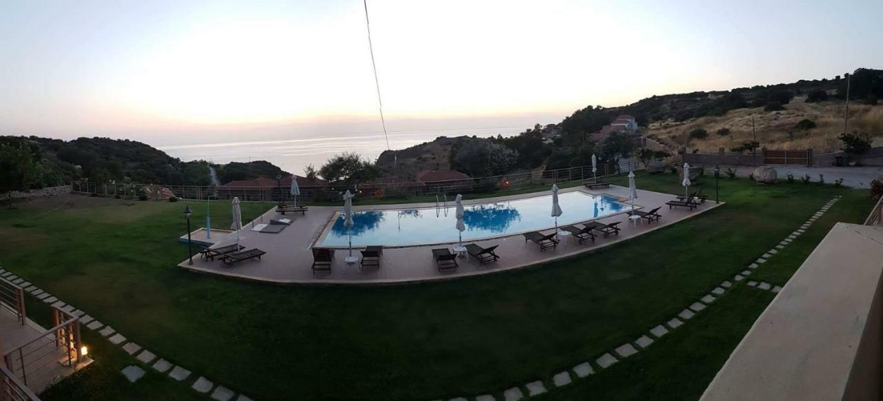 Molivos Sunset Apartments Mythimna Esterno foto
